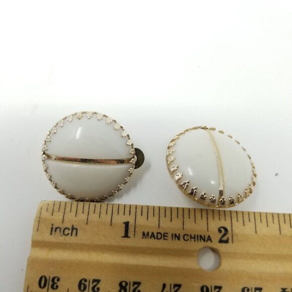 Vintage White and Gold Tone Round Clip On Earrings, Retro Minimal Style, Chic - Picture 5 of 6